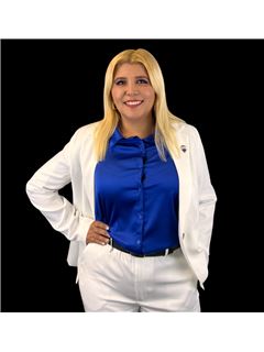 Veronica García  - RE/MAX Life