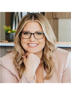 Jennifer Larson - RE/MAX Top Producers