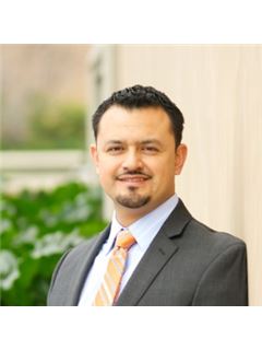 Robert Turcios - RE/MAX Top Producers