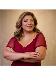 Associate - Fiorella Martinez Ruiz - RE/MAX Excellence Realty