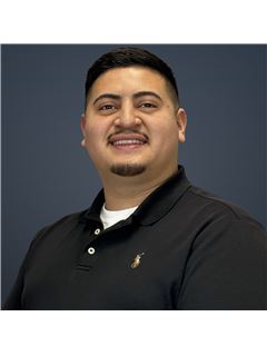 Moises Flores - RE/MAX Executives