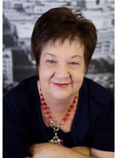 営業 - Nellie Brink - RE/MAX First - Bloemfontein