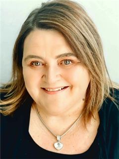 営業 - Amelia Naude - RE/MAX First - Bloemfontein