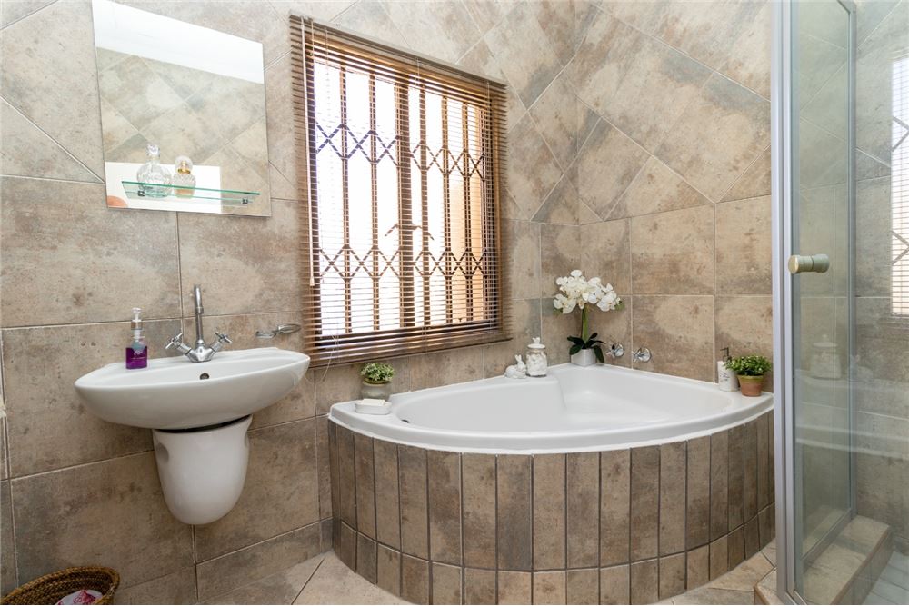 Rezidenčná - Samostatný dom - Melodie, North West - South Africa - 22 - 1031416005-324