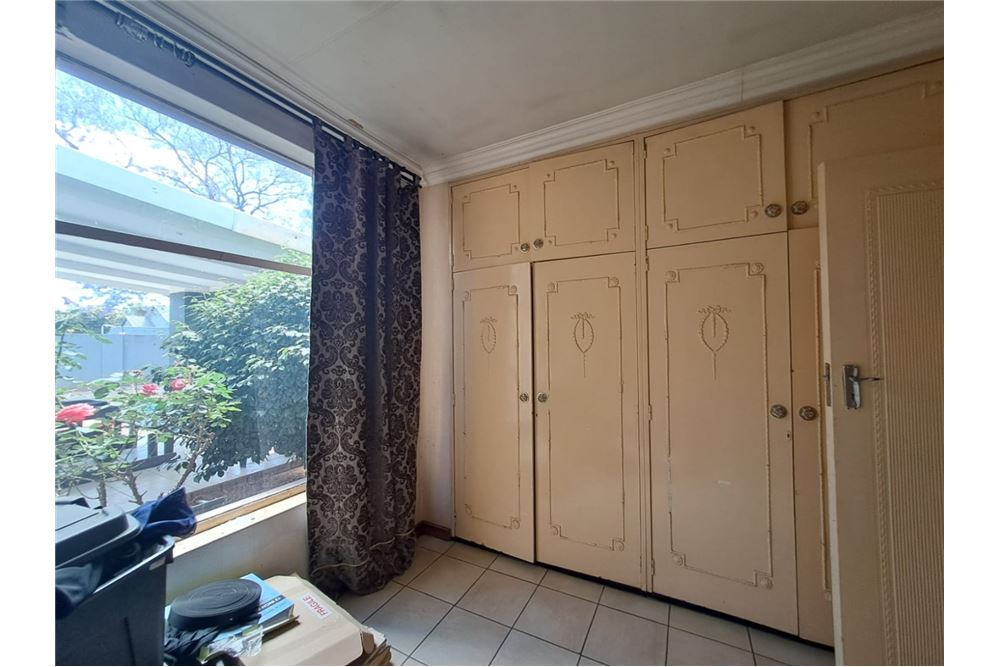 Residential - Hiša večstanovanjska - Brackenhurst, Gauteng - South Africa - 10 - 1031421032-350