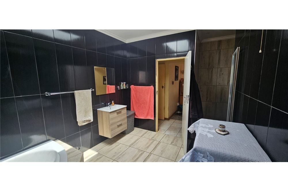 Residential - Hiša večstanovanjska - Brackenhurst, Gauteng - South Africa - 18 - 1031421032-350