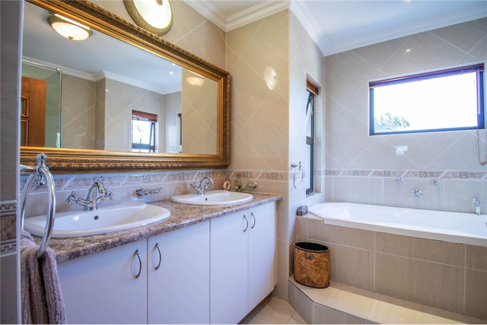 Residential - ਅਲੱਗ ਥਲੱਗ ਬਣਿਆ ਹੋਇਆ ਘਰ - Caribbean Beach, North West - South Africa - 23 - 1031416034-325