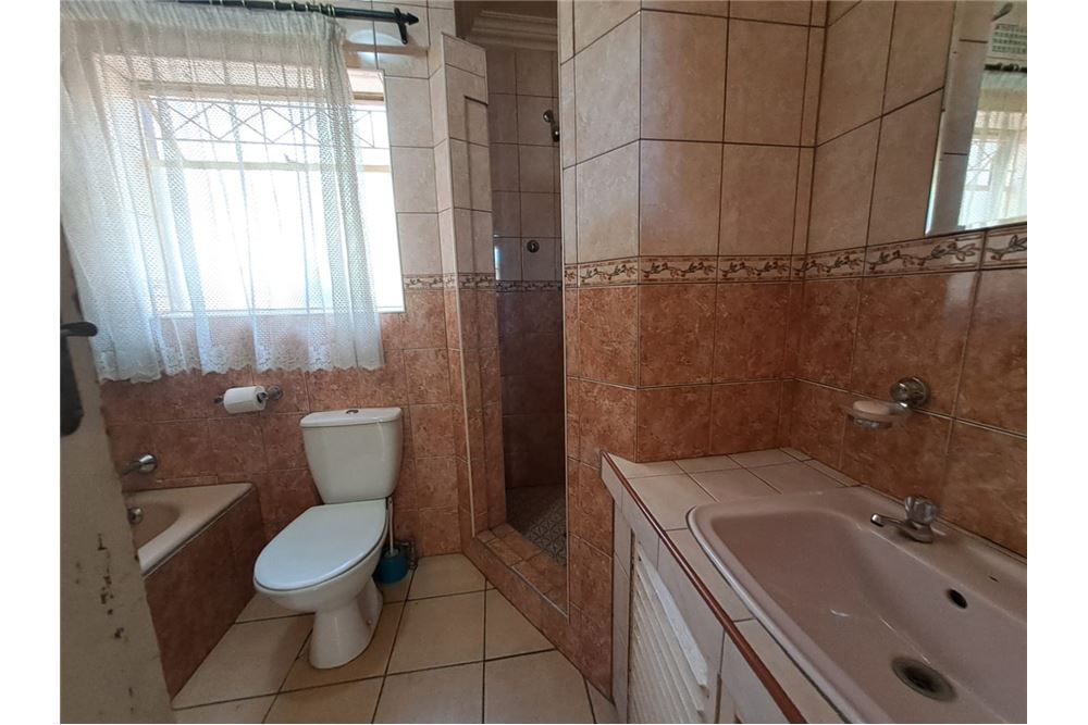 Residential - Hiša večstanovanjska - Brackenhurst, Gauteng - South Africa - 19 - 1031421032-350