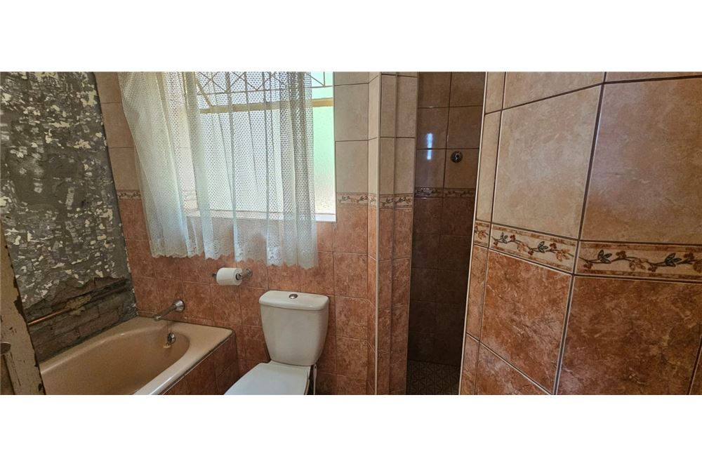 Residential - Hiša večstanovanjska - Brackenhurst, Gauteng - South Africa - 20 - 1031421032-350