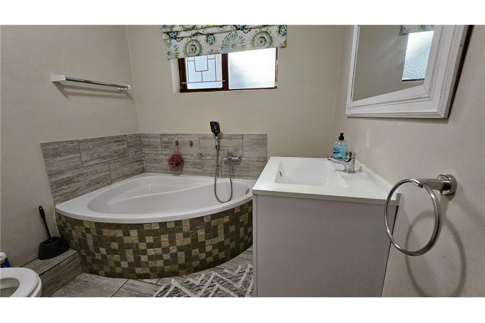 Elamine - Eramu - Hayfields, KwaZulu Natal - South Africa - 18 - 1031436004-370