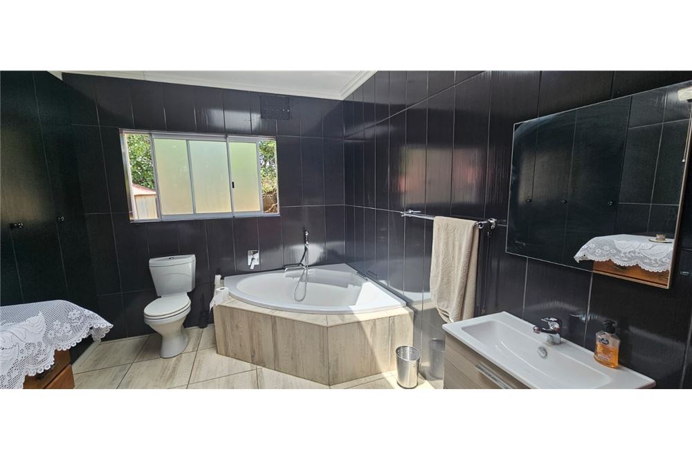 Residential - Hiša večstanovanjska - Brackenhurst, Gauteng - South Africa - 17 - 1031421032-350