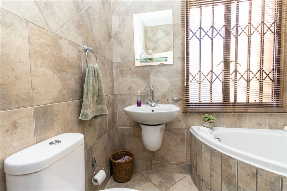 Rezidenčná - Samostatný dom - Melodie, North West - South Africa - 21 - 1031416005-324