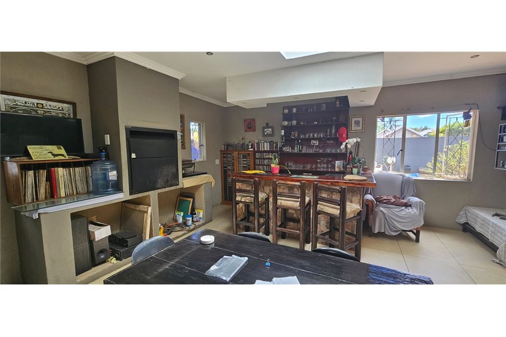 Residential - Hiša večstanovanjska - Brackenhurst, Gauteng - South Africa - 27 - 1031421032-350