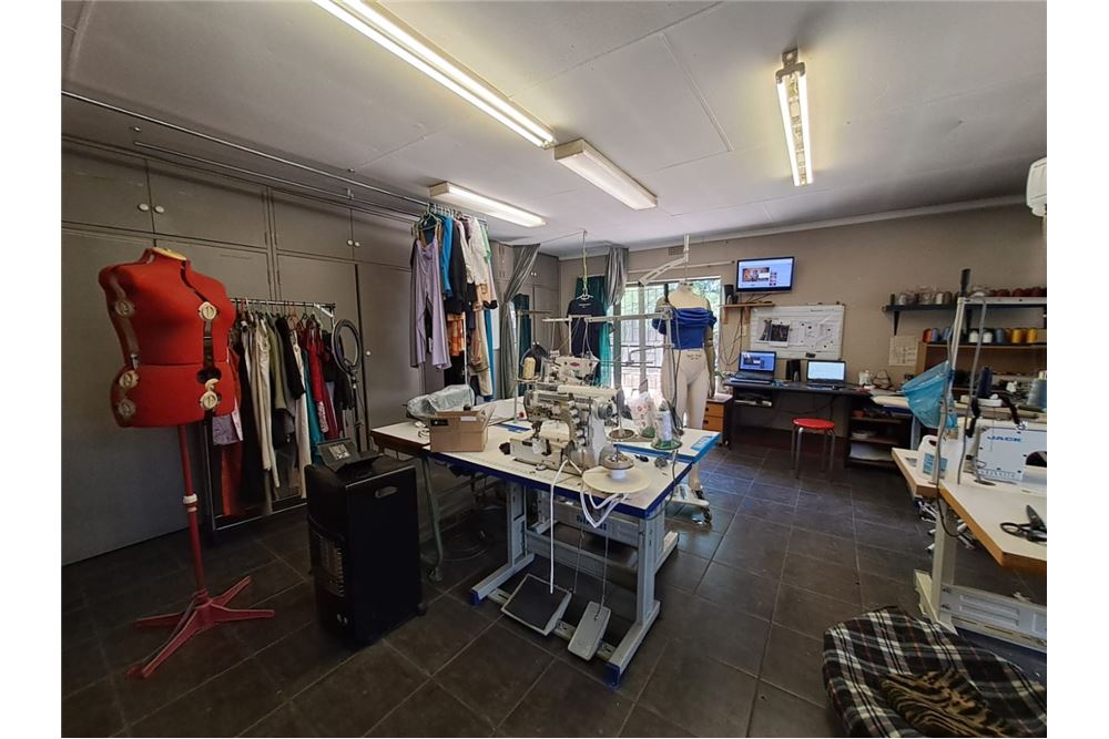 Residential - Hiša večstanovanjska - Brackenhurst, Gauteng - South Africa - 23 - 1031421032-350