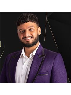 Eeshwar Mann - RE/MAX Hallmark Chay Realty