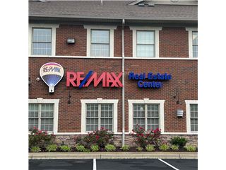 RE/MAX Real Estate Champions Office of RE/MAX Real Estate Champions - Crestwood