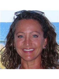 Natalie Stamey - RE/MAX Town & Country