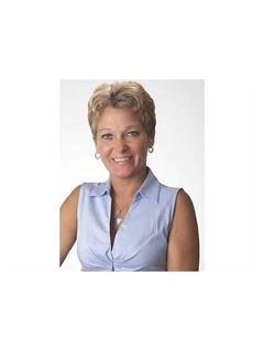 Wendy A. Nicely - RE/MAX Town & Country