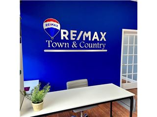 Office of RE/MAX Town & Country - Canton
