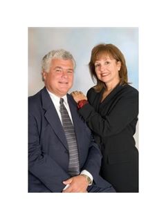 Bróker/Tulajdonos - Kris A. Hoge - RE/MAX Realty Associates