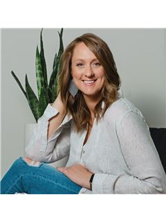 EMILY WEAVER - RE/MAX 1st Advantage