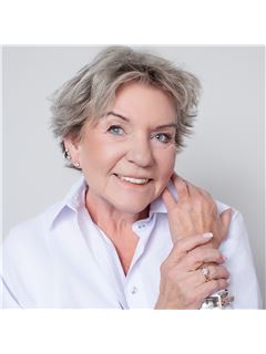 Paula von Schmid - RE/MAX 1st Advantage