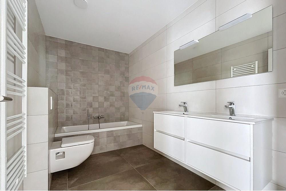 Maison mitoyenne - A vendre - Oetrange - SDB1.jpeg - 280371001-5