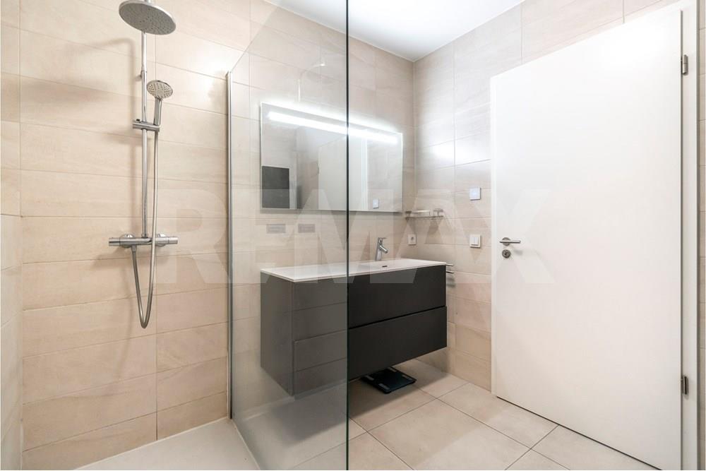 Appartement - A vendre - Luxembourg - SdB retouche.jpg - 280061004-100