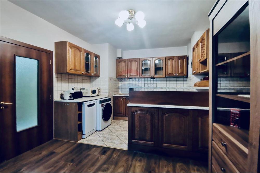 Апартамент - Под наем - гр. Варна, Област Варна, България - Слънчева всекидневна и трапезария с кухненски бокс  и изход към закрита оборудвана тераса /северозападна - Всекидневна/Трапезария - 360321025-248