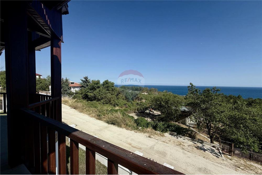 Вила - За продажба - гр. Балчик, Област Добрич, България - Открита обща тераса с панорамна морска гледка с достъп от трите спални/ етаж 2 - Тераса - 360321025-236