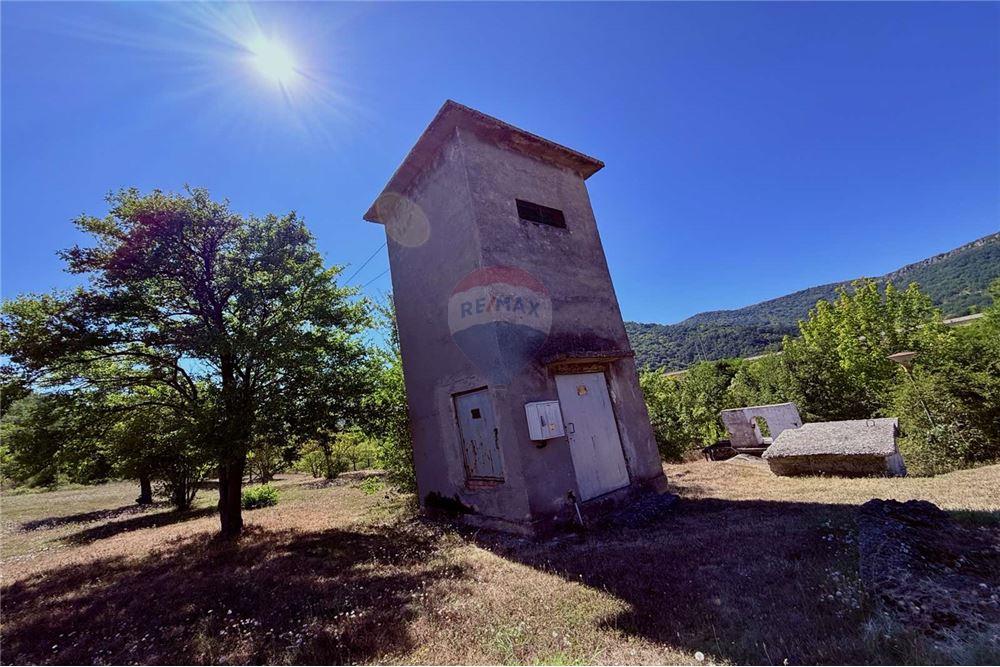 Имение - За продажба - с. Аспарухово, Област Варна, България - Трафопост - Вътрешен двор - 360321025-228