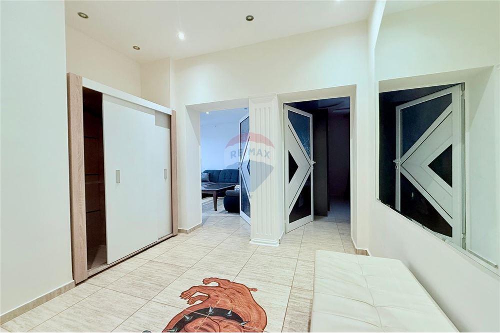 Апартамент - Под наем - гр. Варна, Област Варна, България - Входно антре и функционален коридор - Коридор - 360321025-244