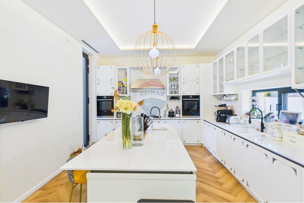 Градска къща - За продажба - гр. София, Област София град, България - CAM02315G0-PR0069-STILL019.jpg - 360241007-111