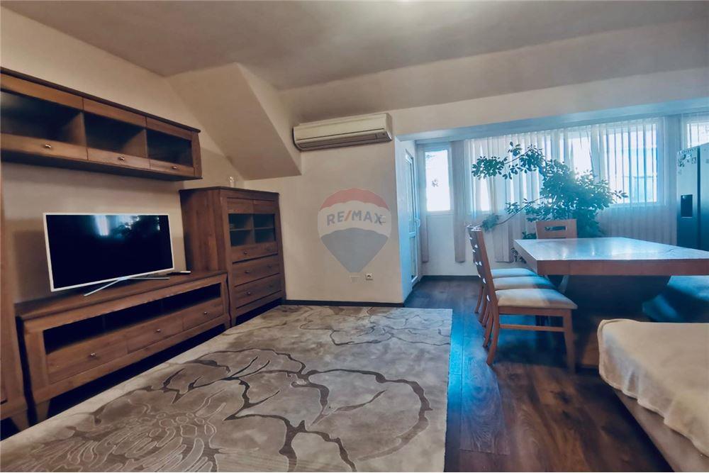 Апартамент - Под наем - гр. Варна, Област Варна, България - Слънчева всекидневна и трапезария с кухненски бокс  и изход към закрита оборудвана тераса /северозападна - Всекидневна/Трапезария - 360321025-248