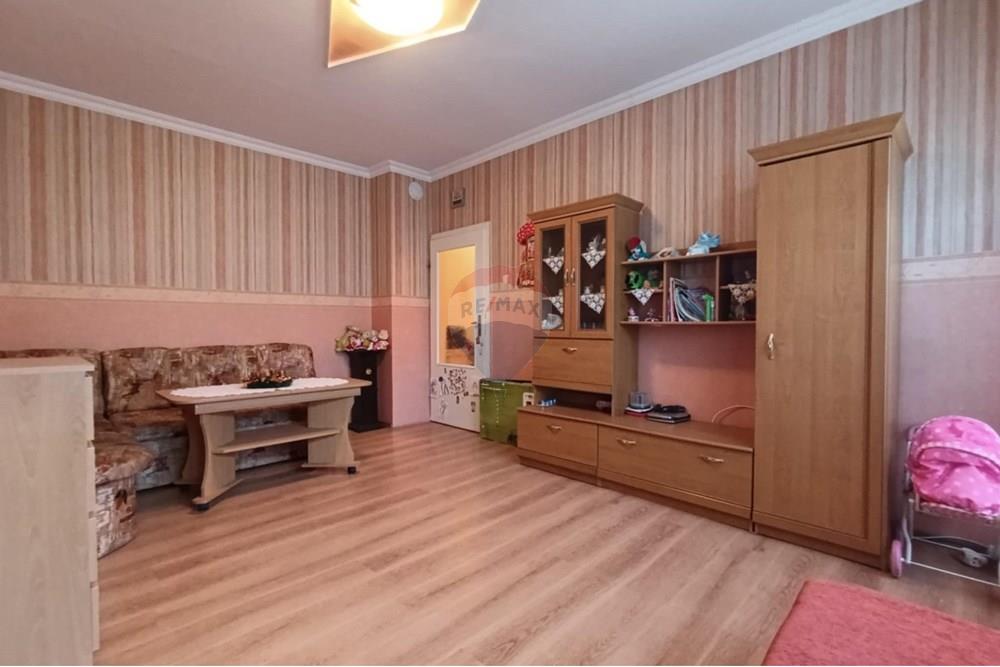 Апартамент - За продажба - гр. Добрич, Област Добрич, България - fd16eee7-9e73-4771-b7fc-2f4816c5f192.jpeg - Всекидневна - 360301017-92