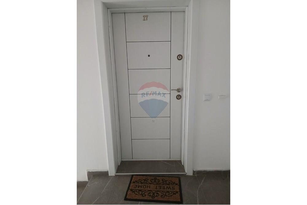 Appartement - À louer - к.к. Св. Св. Константин и Елена, Област Варна, България - входна врата.jpg - 360301027-137