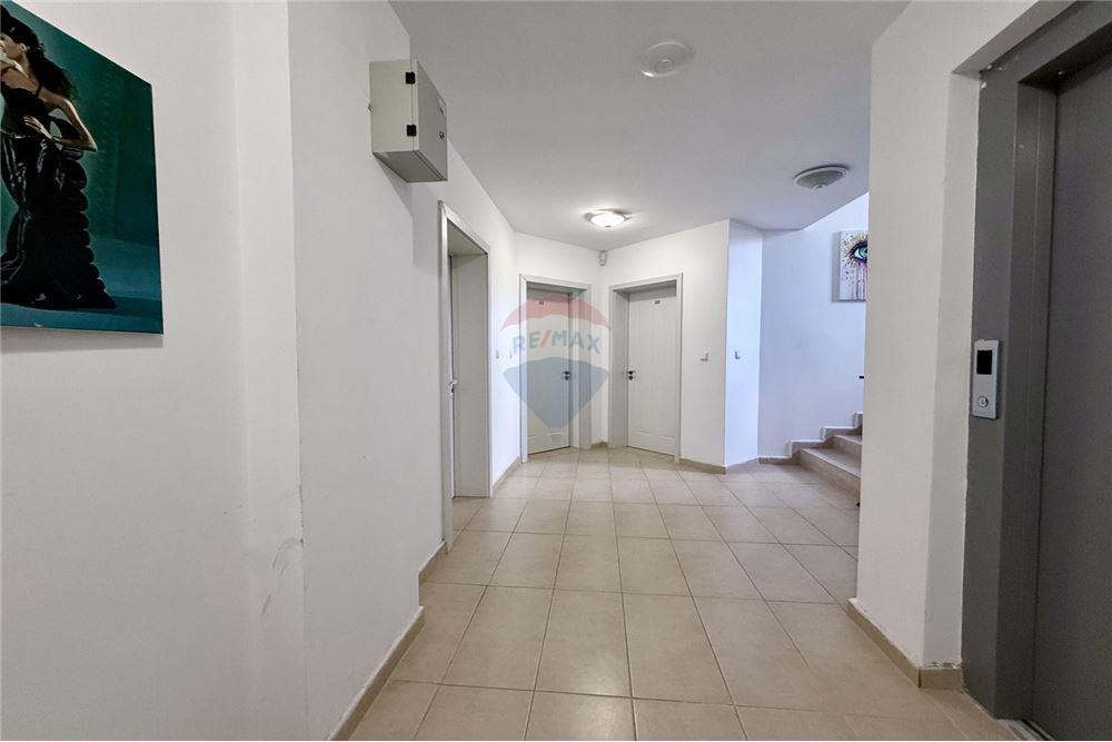 Апартамент - Под наем - гр. Балчик, Област Добрич, България - Аранжиран двор с басейн/ Общи части - Двор - 360321025-232