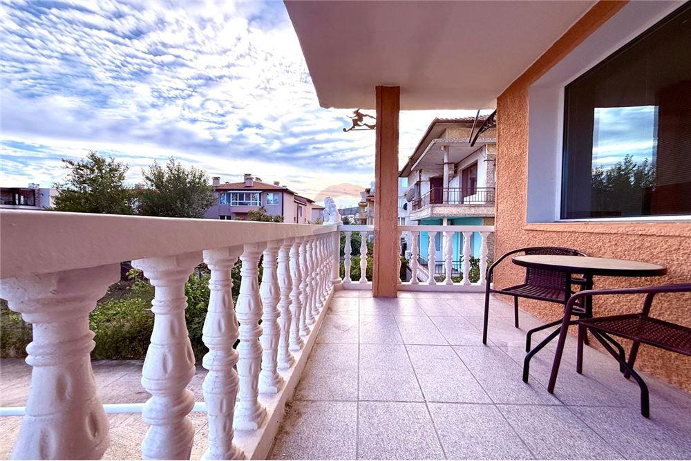 Апартамент - Под наем - гр. Варна, Област Варна, България - Просторна открита тераса с достъп от всекидневна и трапезария - Тераса - 360321025-244