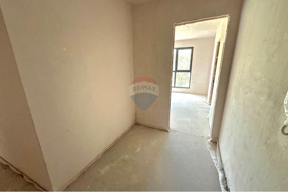 Апартамент - За продажба - гр. Варна, Област Варна, България - Коридор.jpg - 360301019-39