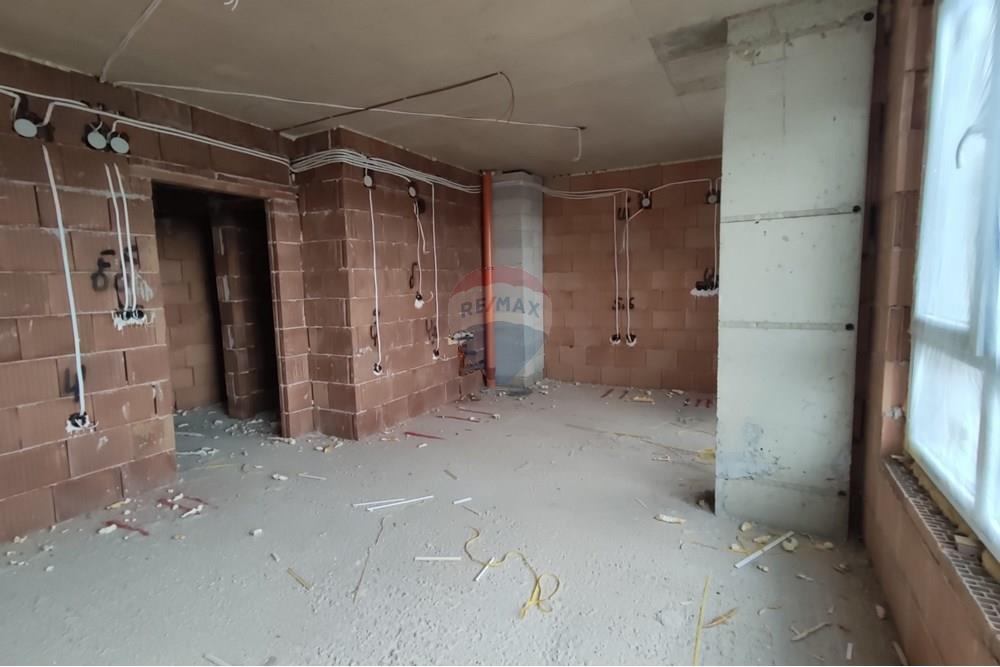 公寓/单元房 - 待售 - гр. Варна, Област Варна, България - viber_изображение_2025-10-28_14-26-51-600.jpg - 客厅 - 360511015-16