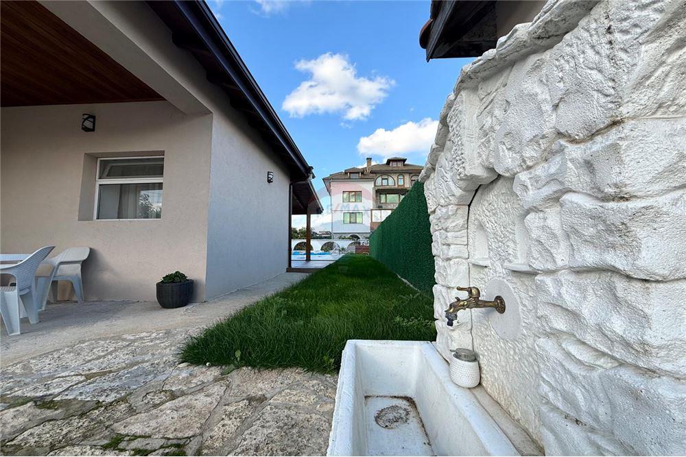 Градска къща - За продажба - гр. Балчик, Област Добрич, България - Озеленен и аранжиран двор с релакс зона, барбекю и басейн - Двор - 360321025-245