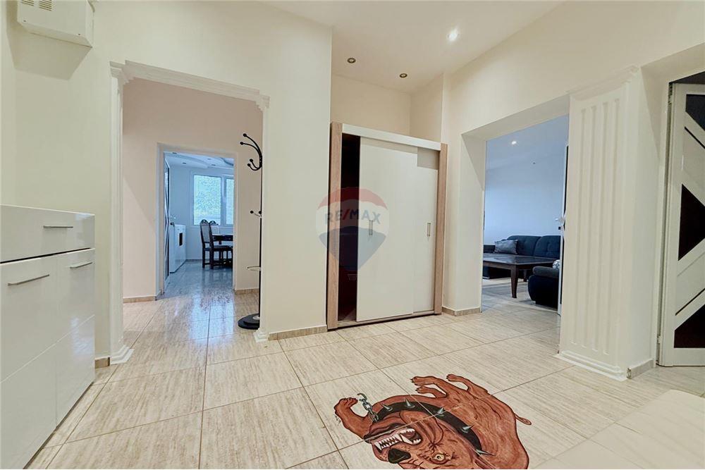 Апартамент - Под наем - гр. Варна, Област Варна, България - Входно антре и функционален коридор - Коридор - 360321025-244