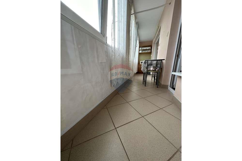 Апартамент - Под наем - гр. Варна, Област Варна, България - ртъртъ.jpg - Коридор - 360511009-174