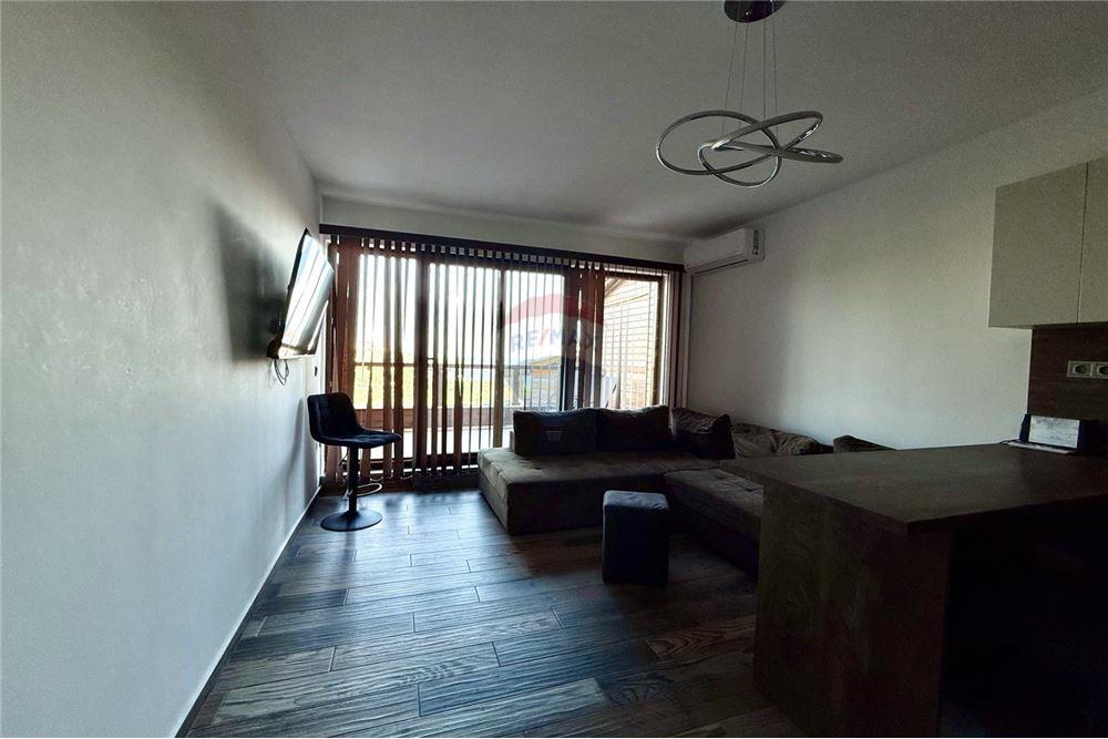 Апартамент - За продажба - гр. Балчик, Област Добрич, България - Просторна всекидневна с кухненски бокс и трапезария с излаз към открита тераса /изток/ с живописна панорамна гледка към морето и - Всекидневна/Трапезария - 360321025-235