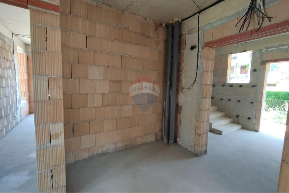 Апартамент - За продажба - м-т Ален мак, Област Варна, България - viber_изображение_2025-08-12_16-37-02-391.jpg - Коридор - 360321001-493