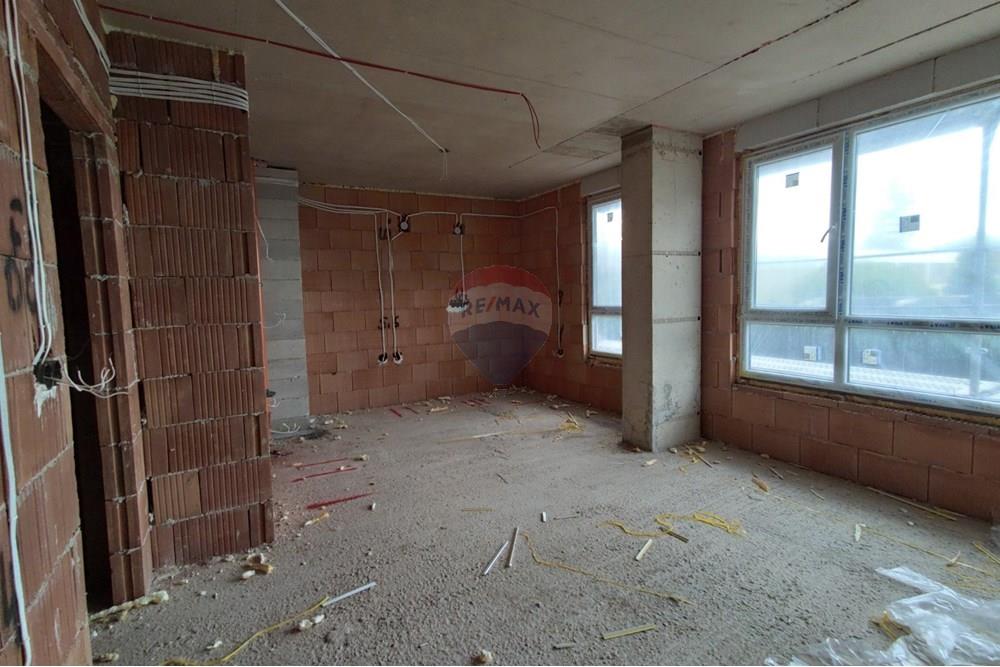 公寓/单元房 - 待售 - гр. Варна, Област Варна, България - viber_изображение_2025-10-28_14-26-50-473.jpg - 客厅 - 360511015-16