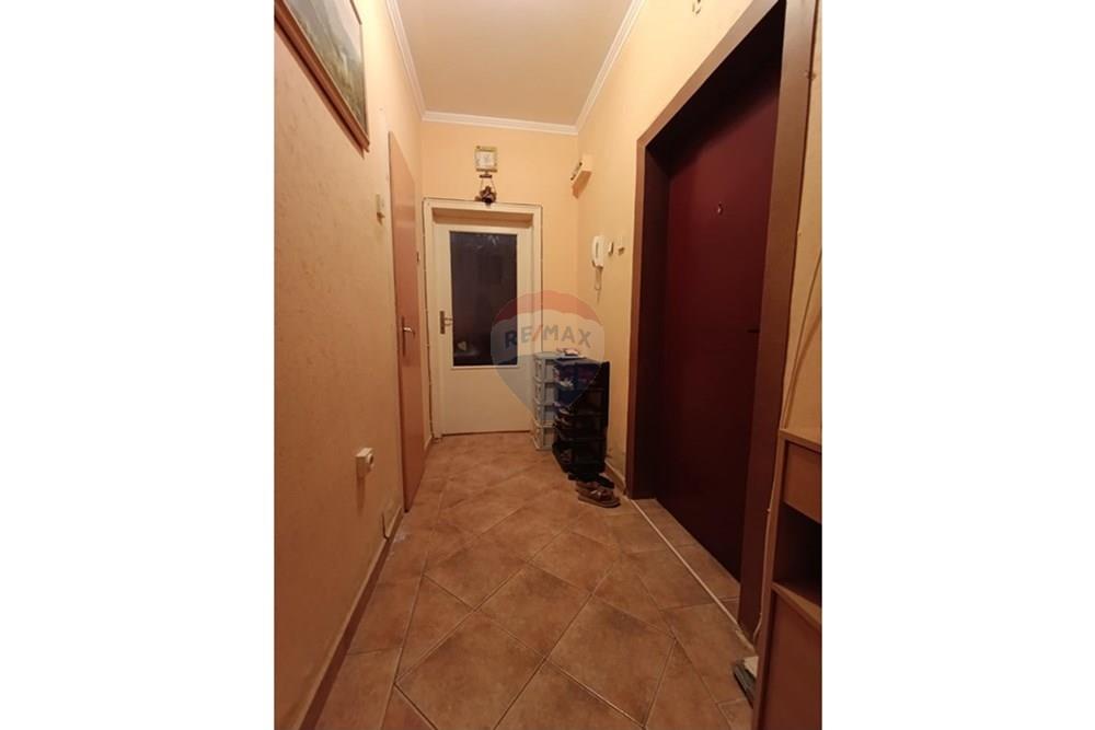 Апартамент - За продажба - гр. Добрич, Област Добрич, България - bc81965f-56b2-486e-954e-804facefda50.jpeg - Коридор - 360301017-92