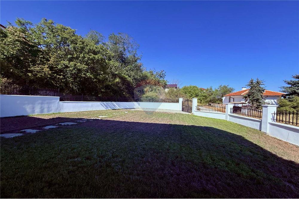 Вила - За продажба - гр. Балчик, Област Добрич, България - Озеленен и аранжиран двор - Двор - 360321025-236