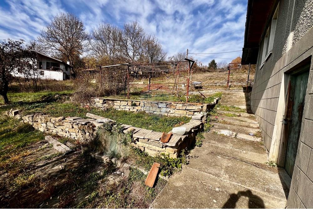 Селска къща - За продажба - гр. Елена, Област Велико Търново, България - 20241104_103220721_iOS.jpg - 360431001-618