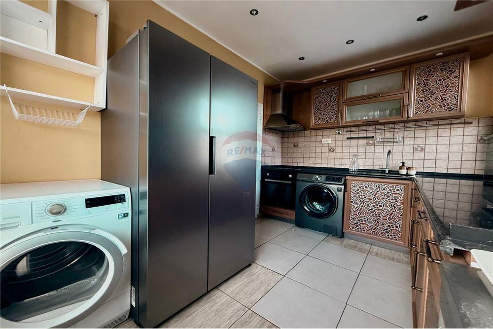 Апартамент - Под наем - гр. Варна, Област Варна, България - Функционално оборудвана кухня с изход към малка открита тераса - Кухня - 360321025-244